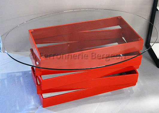 Image: Table basse thermolaquée rouge en fer plat