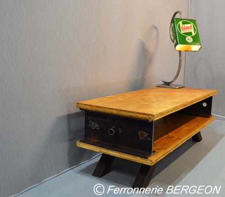 Image: Meuble Tv en fer et bois dans un style industriel